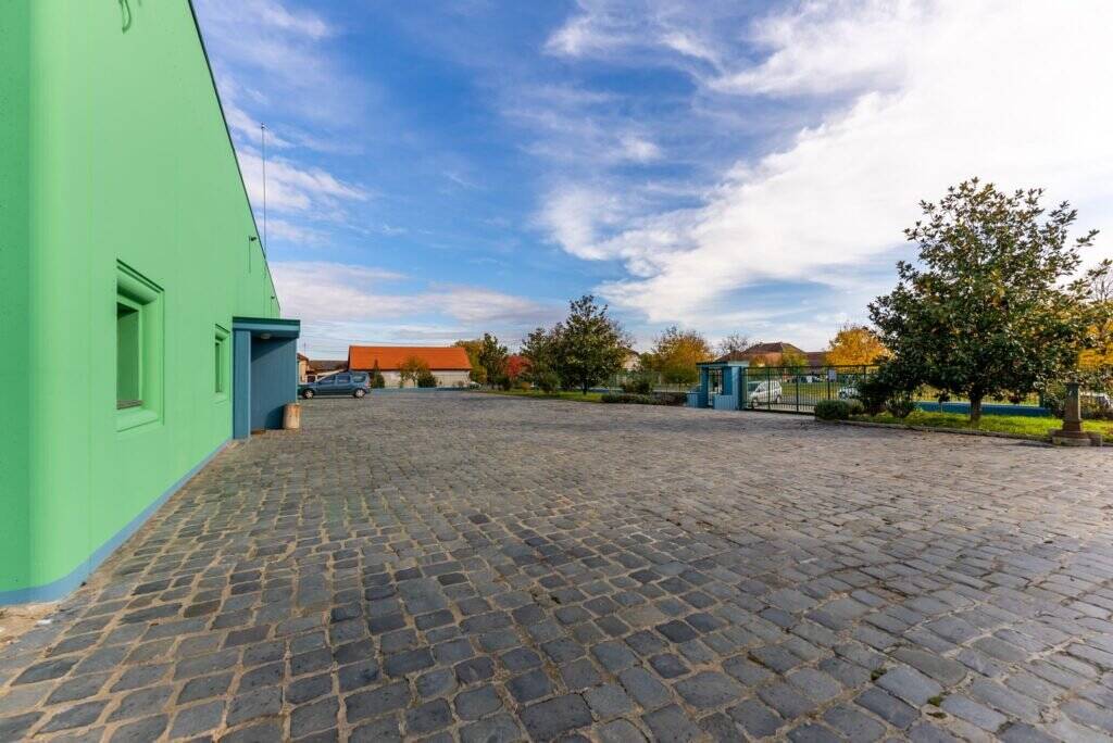 De vânzare Hală producție în localitatea Sântana în zona Nord 15 camere Arad 6