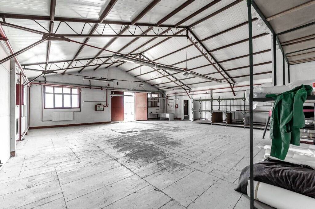 4.049 mp Hale industriale în Arad, aproape de A1 