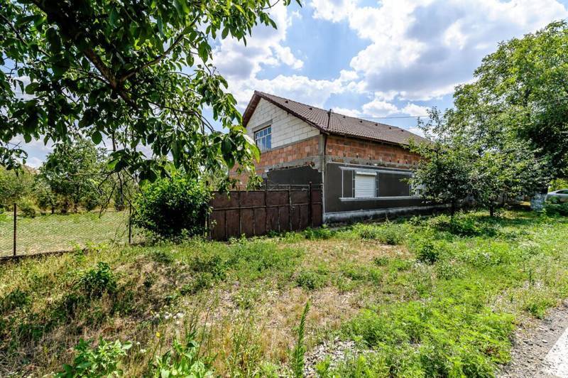 Casă de vânzare în Macea, la câțiva pași de Castelul Csernovics De vânzare Casă de vânzare în Macea, la câțiva pași de Castelul Csernovics în zona Arad 2 camere 2 dormitoare Arad 3