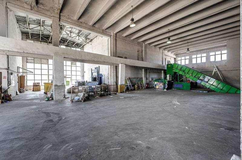 Hala depozit/spatiu productie 596mp+2171mp curte de inchiriat De închiriat Hala depozit/spatiu productie 596mp+2171mp curte de inchiriat în zona Aurel Vlaicu 4 camere Arad 6