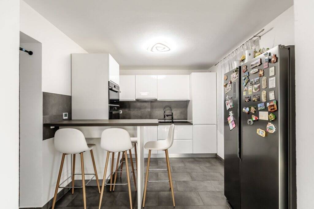 Casă modernă, finisaje premium – Vladimirescu, lângă Arad De vânzare Casă modernă, finisaje premium – Vladimirescu, lângă Arad în zona Arad 4 camere 3 dormitoare Arad 5