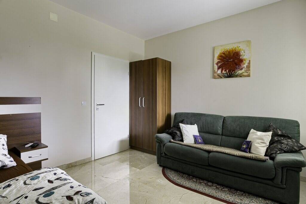 PRET NOU Vila superba pe colt in cartierul Europa, Vladimirescu De vânzare PRET NOU Vila superba pe colt in cartierul Europa, Vladimirescu în zona Arad 5 camere 4 dormitoare Arad 12