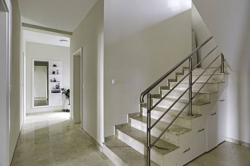 PRET NOU Vila superba pe colt in cartierul Europa, Vladimirescu De vânzare PRET NOU Vila superba pe colt in cartierul Europa, Vladimirescu în zona Arad 5 camere 4 dormitoare Arad 4