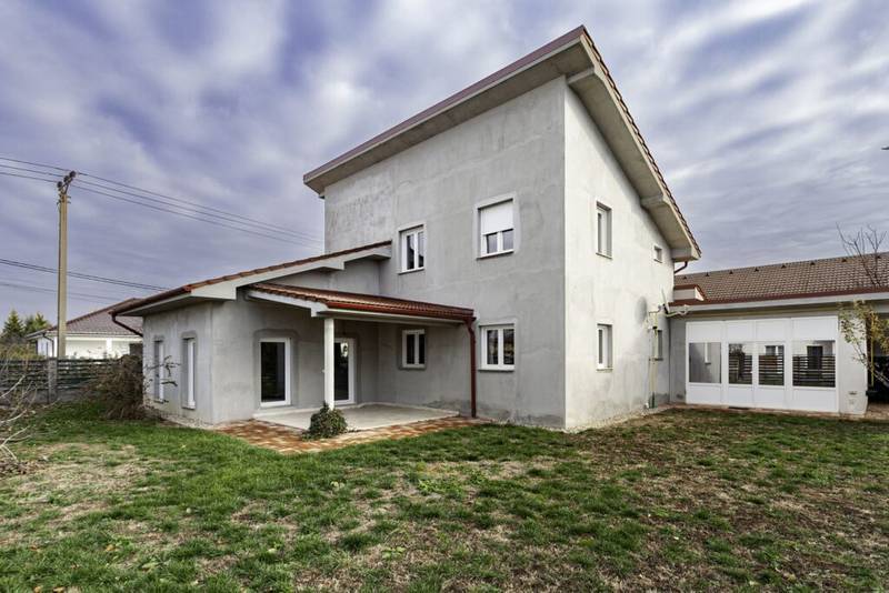 PRET NOU Vila superba pe colt in cartierul Europa, Vladimirescu De vânzare PRET NOU Vila superba pe colt in cartierul Europa, Vladimirescu în zona Arad 5 camere 4 dormitoare Arad 6