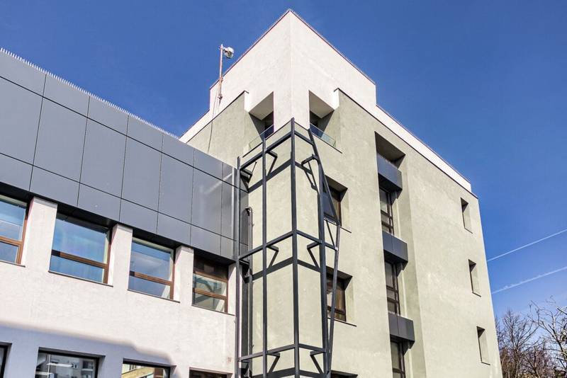 De închiriat Spațiu modern de inchiriat destinat clinicilor sau companiilor în zona Bancilor 7 camere Arad 15