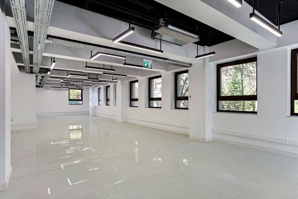 De închiriat Spațiu modern de inchiriat destinat clinicilor sau companiilor în zona Bancilor 7 camere Arad 2