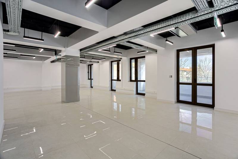 De închiriat Spațiu modern de inchiriat destinat clinicilor sau companiilor în zona Bancilor 7 camere Arad 3