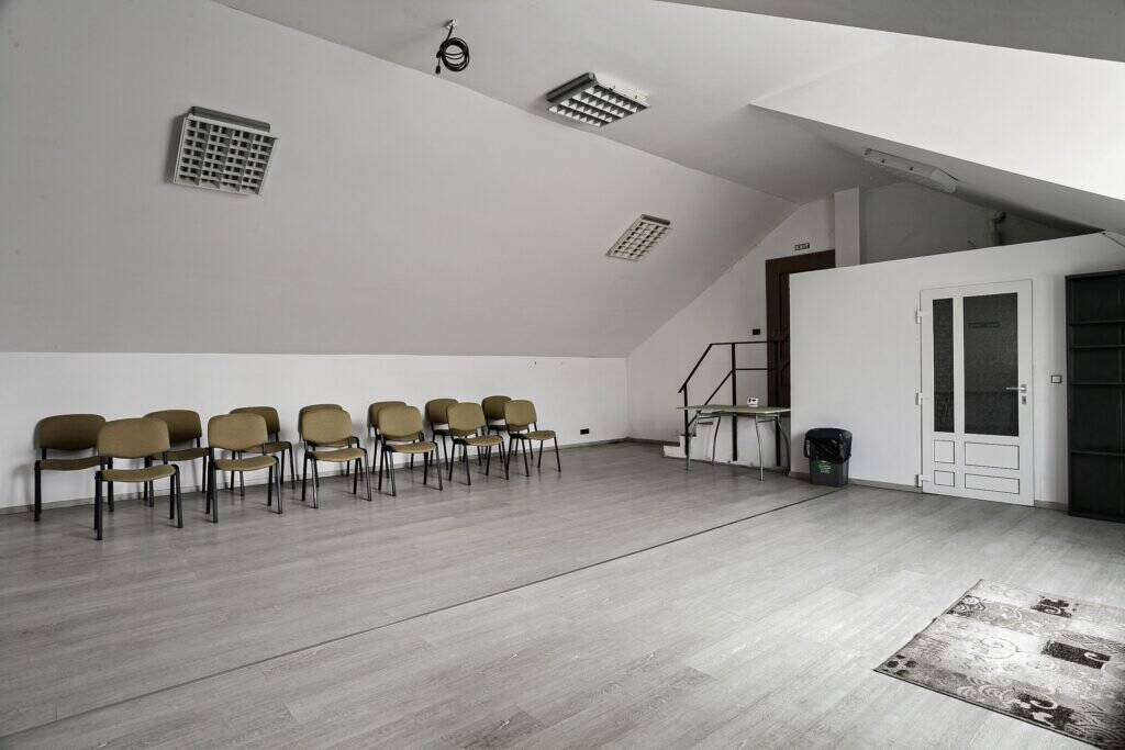 De închiriat Spatiu ideal pentru activitatile care necesita o incapere generoasa în zona UTA 1 camera Arad 3