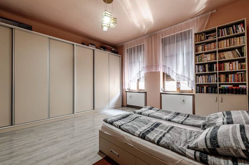 Apartament 3 camere – Central – mobilat & utilat – COMISION 0% De vânzare Apartament 3 camere – Central – mobilat & utilat – COMISION 0% în zona Central 3 camere 2 dormitoare Arad 2