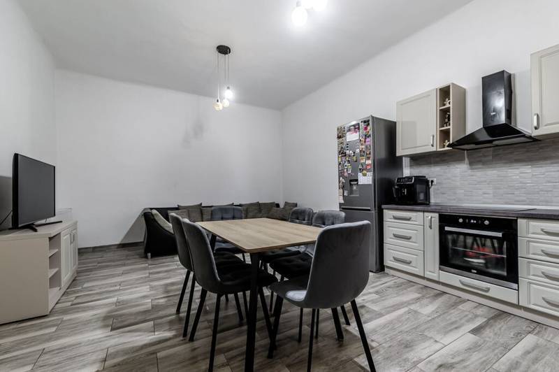 Apartament 3 camere – Central – mobilat & utilat – COMISION 0% De vânzare Apartament 3 camere – Central – mobilat & utilat – COMISION 0% în zona Central 3 camere 2 dormitoare Arad 3