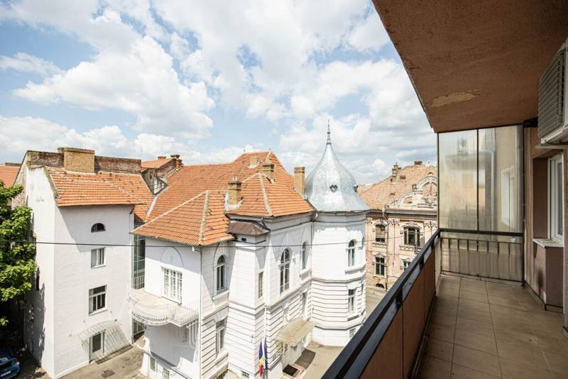 De vânzare Apartament ultrafinisat cu 2 camere decomandat pe Closca Comision 0 în zona Central 2 camere 1 dormitor Arad 2