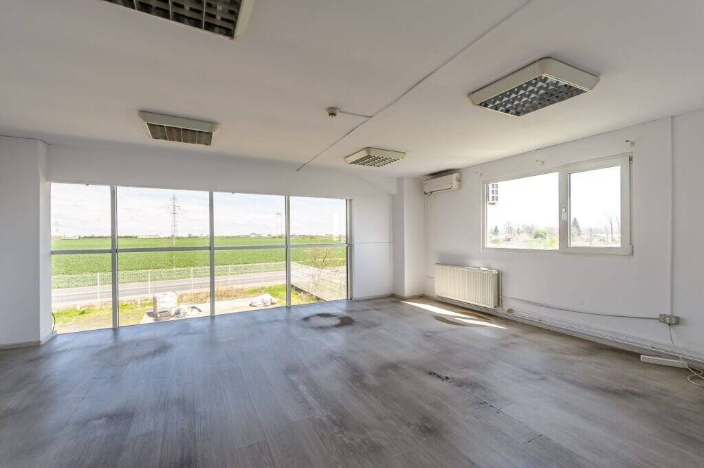 De închiriat Hală industrială ideală pentru producție sau showroom în Arad în zona Gradiste 2 camere Arad 9