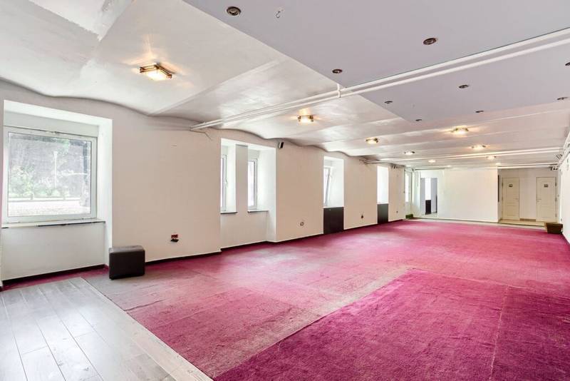 De închiriat Spatiu comercial de închiriat – 210 mp – Ultracentral – COMISION 0% în zona Ultracentral 3 camere Arad 2