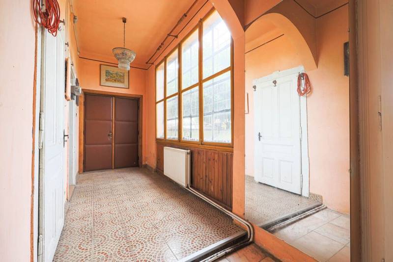 De vânzare Casă cu potențial comercial,  lângă Spitalul Județean Arad. în zona Parneava 5 camere 3 dormitoare Arad 10