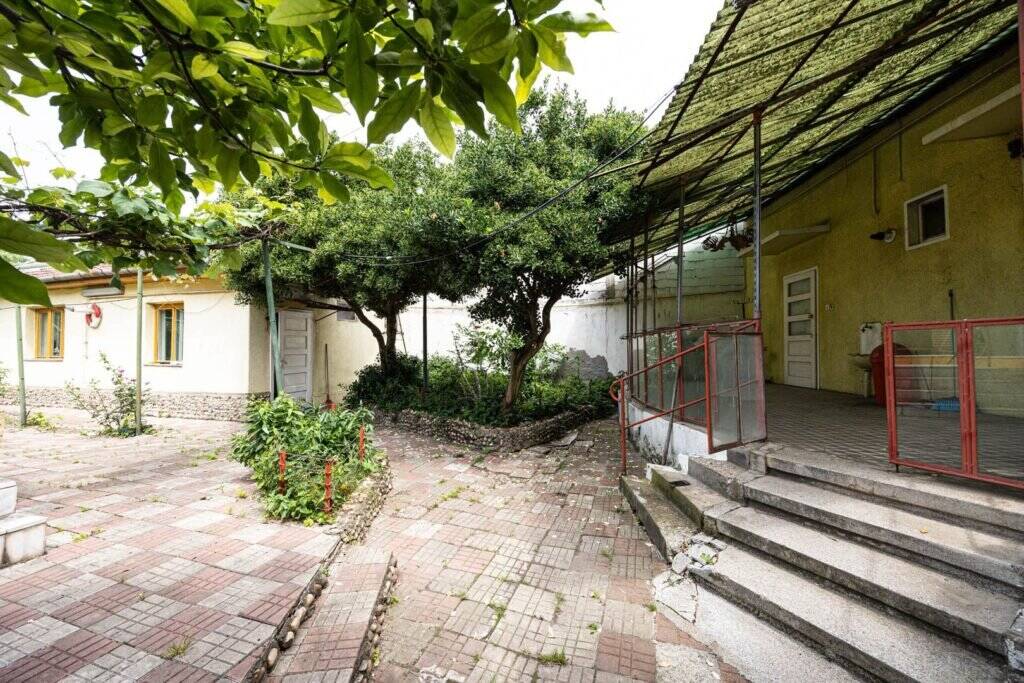 De vânzare Casă cu potențial comercial,  lângă Spitalul Județean Arad. în zona Parneava 5 camere 3 dormitoare Arad 5