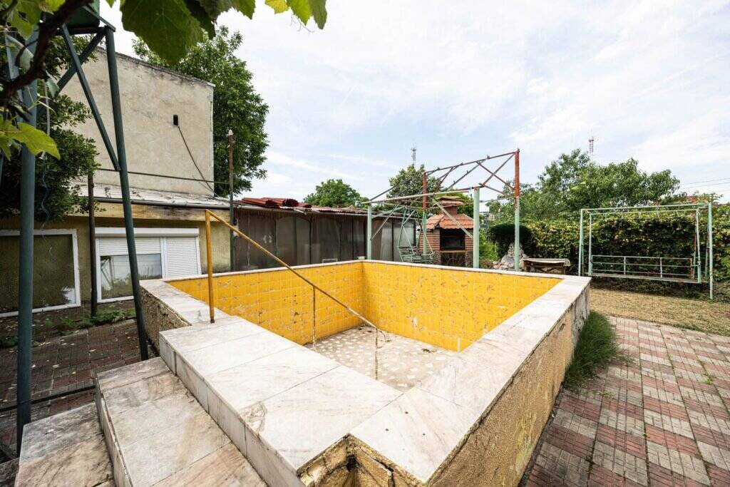 De vânzare Casă cu potențial comercial,  lângă Spitalul Județean Arad. în zona Parneava 5 camere 3 dormitoare Arad 6
