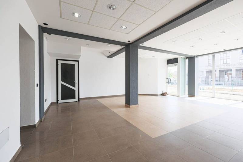 De închiriat spațiu comercial 85 mp în Grădiște – cu vitrină stradală De închiriat De închiriat spațiu comercial 85 mp în Grădiște – cu vitrină stradală în zona Gradiste 2 camere Arad 2
