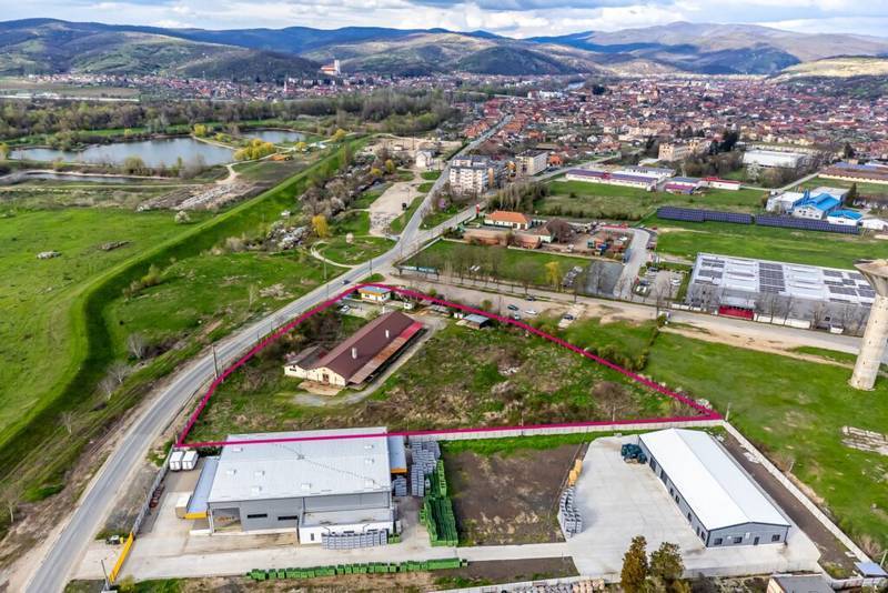 De vânzare Hala industrială cu teren 10.495 mp – potențial supermarket, Lipova în zona Periferie 10 camere Arad 1