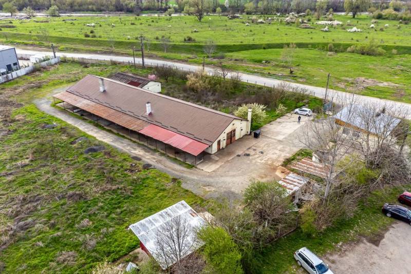 De vânzare Hala industrială cu teren 10.495 mp – potențial supermarket, Lipova în zona Periferie 10 camere Arad 11