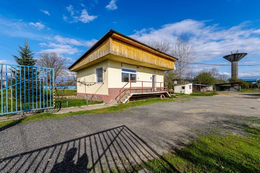 De vânzare Hala industrială cu teren 10.495 mp – potențial supermarket, Lipova în zona Periferie 10 camere Arad 4