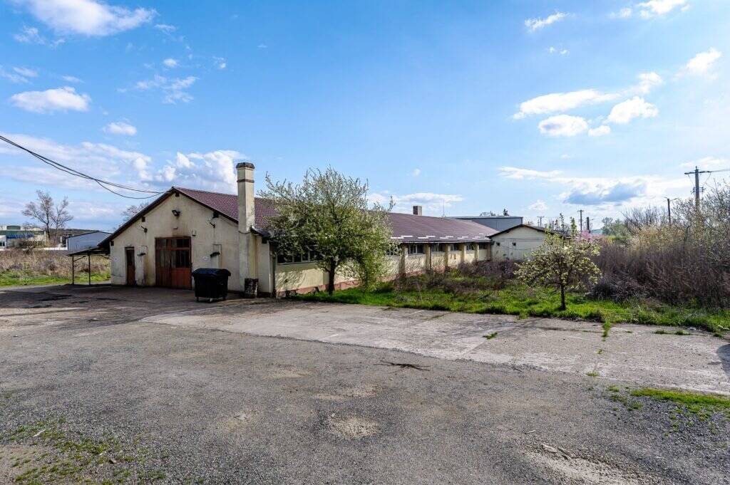 De vânzare Hala industrială cu teren 10.495 mp – potențial supermarket, Lipova în zona Periferie 10 camere Arad 6