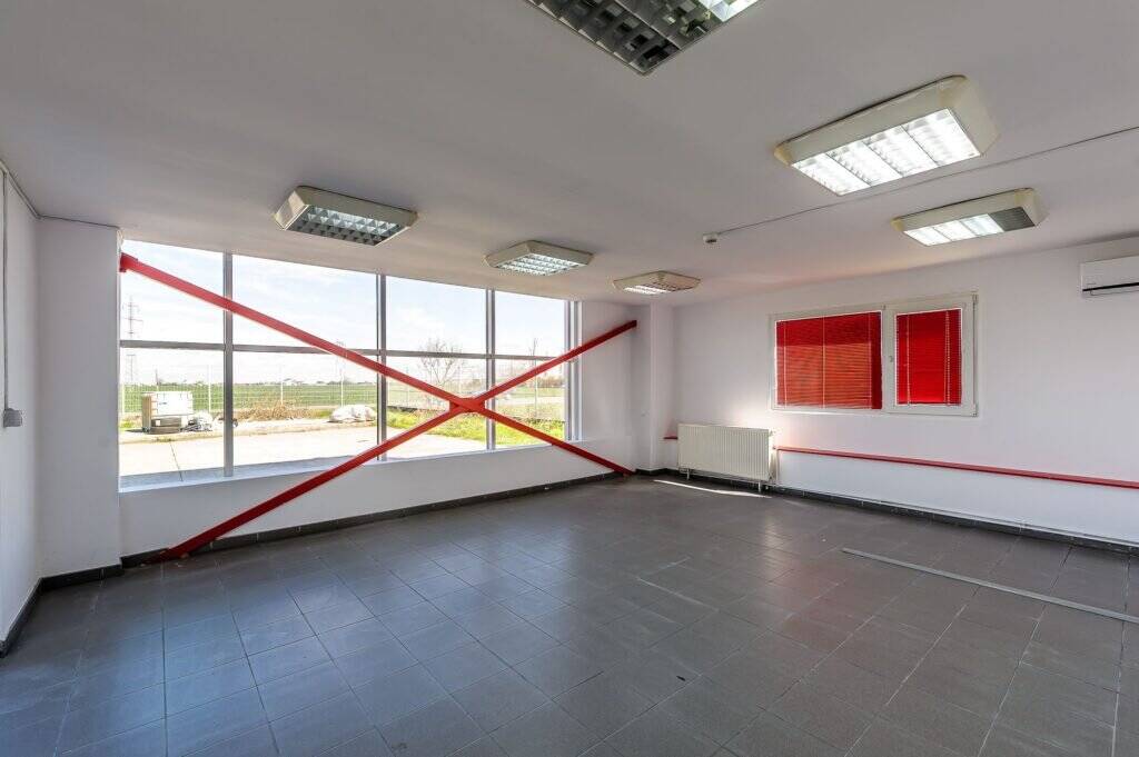De închiriat Hală industrială ideală pentru producție sau showroom în Arad 553mp în zona Gradiste 2 camere Arad 10