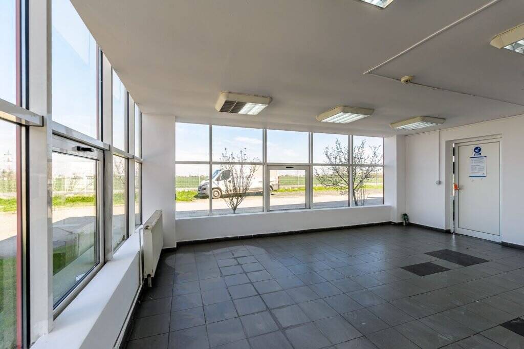 De închiriat Hală industrială ideală pentru producție sau showroom în Arad 553mp în zona Gradiste 2 camere Arad 11