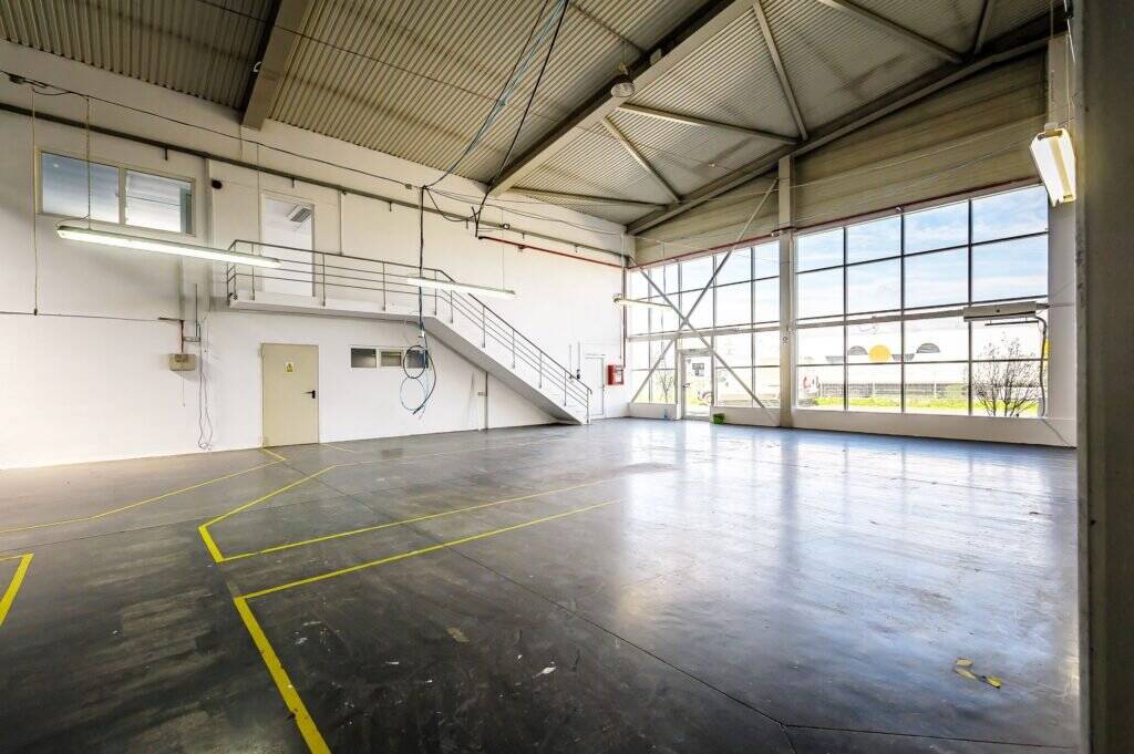 De închiriat Hală industrială ideală pentru producție sau showroom în Arad 553mp în zona Gradiste 2 camere Arad 3