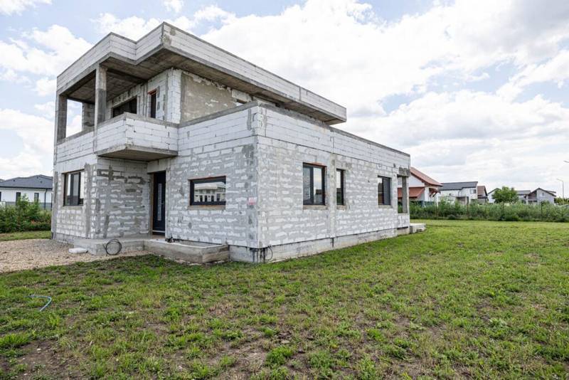Vilă spațioasă cu 6 camere – Via Carmina, Arad. Preț redus 199.000 € De vânzare Vilă spațioasă cu 6 camere – Via Carmina, Arad. Preț redus 199.000 € în zona Arad 6 camere 2 dormitoare Arad 1