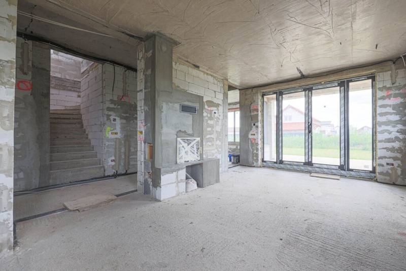 Vilă spațioasă cu 6 camere – Via Carmina, Arad. Preț redus 199.000 € De vânzare Vilă spațioasă cu 6 camere – Via Carmina, Arad. Preț redus 199.000 € în zona Arad 6 camere 2 dormitoare Arad 5
