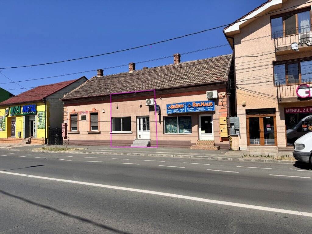 De vânzare Locație excelentă: Spațiu comercial  Reprezentanță sau Închiriere. în zona Central 2 camere Arad 2