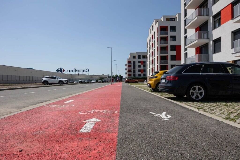 De vânzare APARTAMENT CU 2 DORMITOARE DIN BLOCUL R37 | ARED AFI în zona UTA 3 camere 2 dormitoare Arad 3