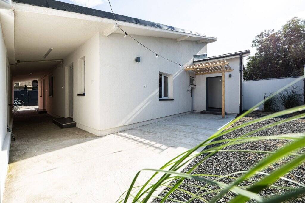 Casă la preț de apartament! Posibilități multiple – 0% comision De vânzare Casă la preț de apartament! Posibilități multiple – 0% comision în zona Bujac 4 camere 2 dormitoare Arad 1
