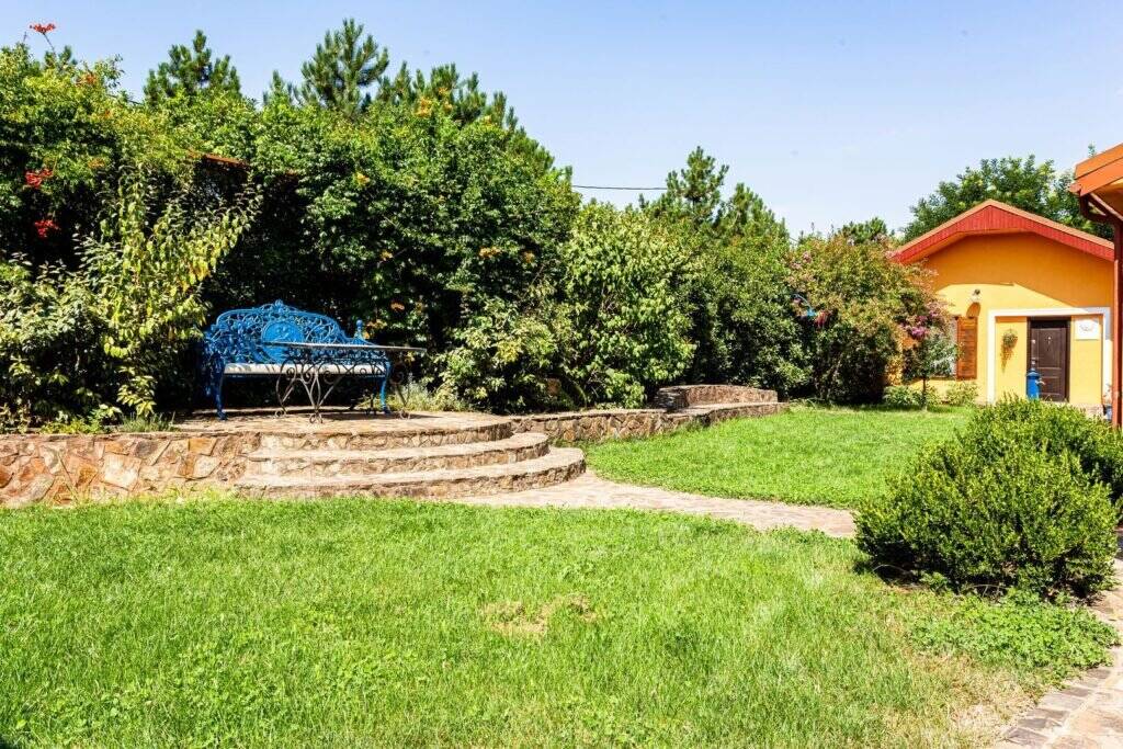 De vânzare Pensiune cotată 9+ pe Booking – O bijuterie imobiliară de 4 margarete! în zona Vest 10 camere Arad 11