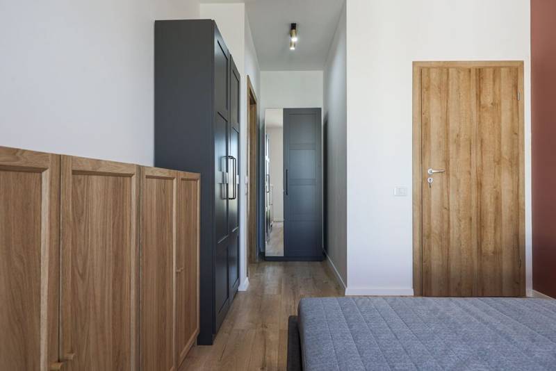 De vânzare 📊 INVESTIȚIE SIGURĂ – Apartament 2 camere cu chiriaș activ în zona UTA 3 camere 2 dormitoare Arad 4