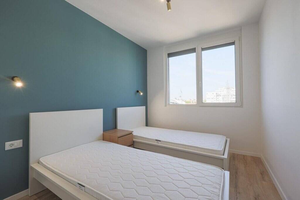 Apartament nou, mobilat & utilat, în complex rezidențial ARED De vânzare Apartament nou, mobilat & utilat, în complex rezidențial ARED în zona UTA 3 camere 2 dormitoare Arad 2