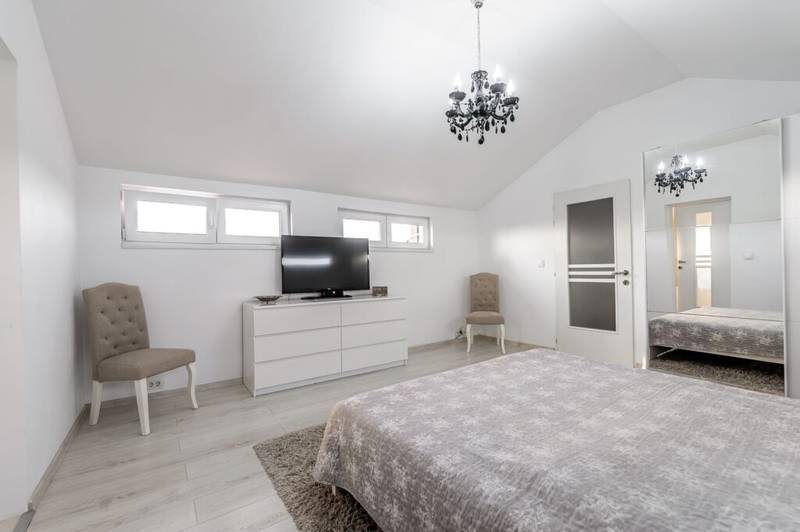 Apartament tip Samantha cu 3 camere în Bujac – etaj 2+M De vânzare Apartament tip Samantha cu 3 camere în Bujac – etaj 2+M în zona Bujac 3 camere 2 dormitoare Arad 4