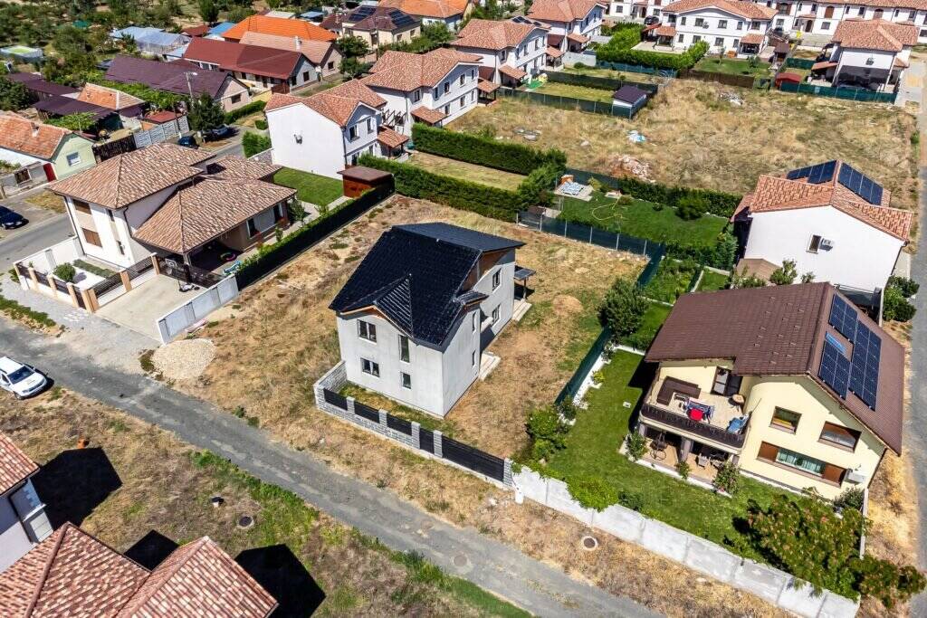 De vânzare Casă de vânzare – Aradul Nou, Str. Constituției în zona Aradul Nou 5 camere 4 dormitoare Arad 1