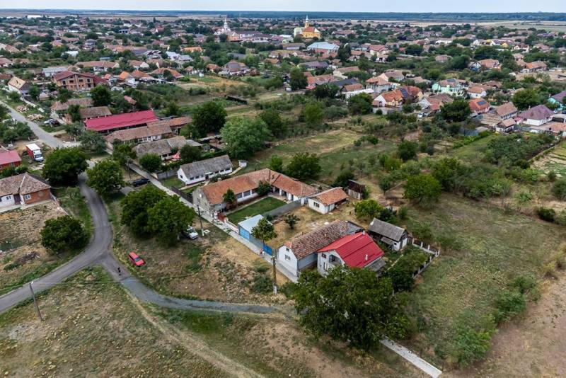 De vânzare Casă din caramida cu teren generos în Felnac Comision 0 în zona Arad 3 camere 2 dormitoare Arad 8