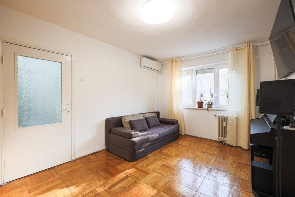 De vânzare VANDUT Apartament cu 2 camere la etaj 3 Calea Romanilor în zona Romanilor 2 camere 1 dormitor Arad 4