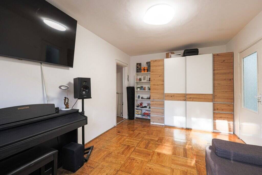 De vânzare VANDUT Apartament cu 2 camere la etaj 3 Calea Romanilor în zona Romanilor 2 camere 1 dormitor Arad 5