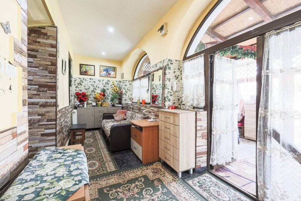De vânzare Apartament central, strada Episcopiei cu loc de parcare Comision 0 în zona Central 3 camere 1 dormitor Arad 6