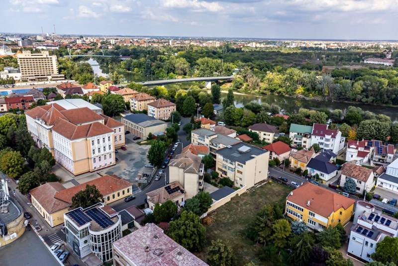 De vânzare Apartament cu 4 camere LUX, zona Gloria – Pedagogic – Malul Mureșului în zona Ultracentral 4 camere 2 dormitoare Arad 7