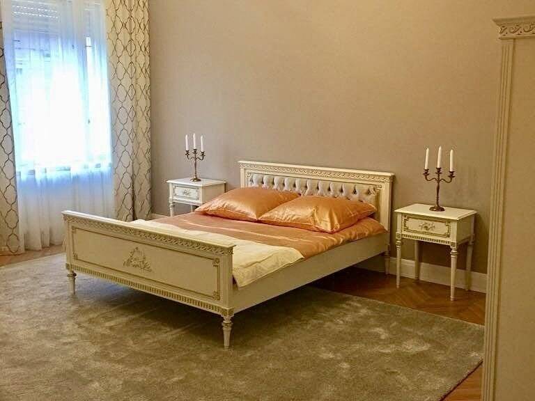 Apartament de 190 mp cu 3 camere de LUX pe Metianu Comision 0 De închiriat Apartament de 190 mp cu 3 camere de LUX pe Metianu Comision 0 în zona Ultracentral 3 camere 2 dormitoare Arad 3