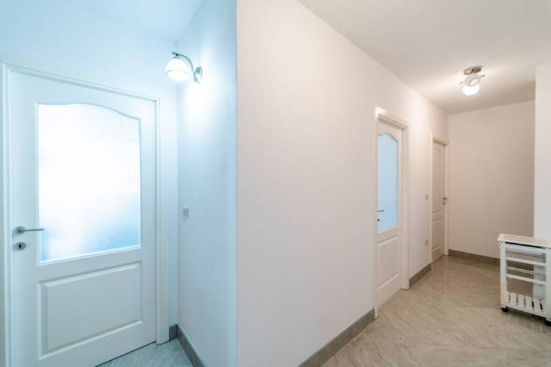 De vânzare Apartament modern,  cu un dormitor, str Tudor Vladoimirescu Arad în zona Central 1 camera 1 dormitor Arad 2
