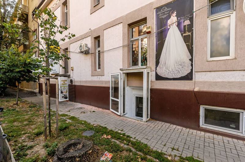 De vânzare Spațiu comercial cu accesibilitate, str. Bolintineanu, lângă Podgoria în zona Central 2 camere Arad 11
