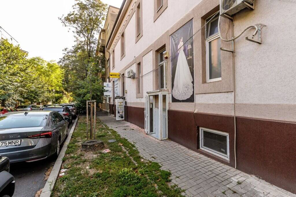 De vânzare Spațiu comercial cu accesibilitate, str. Bolintineanu, lângă Podgoria în zona Central 2 camere Arad 2
