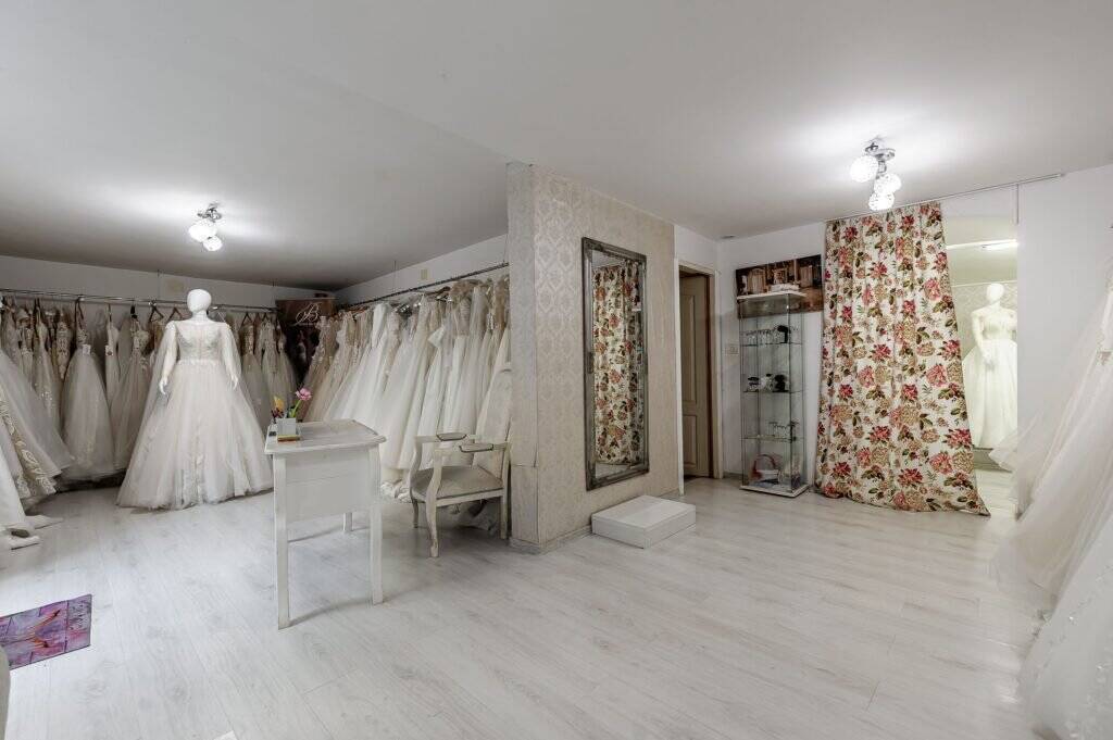 De vânzare Spațiu comercial cu accesibilitate, str. Bolintineanu, lângă Podgoria în zona Central 2 camere Arad 3