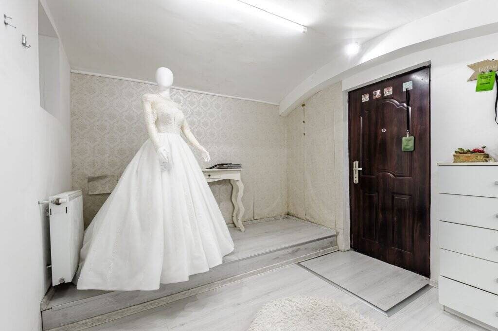 De vânzare Spațiu comercial cu accesibilitate, str. Bolintineanu, lângă Podgoria în zona Central 2 camere Arad 7