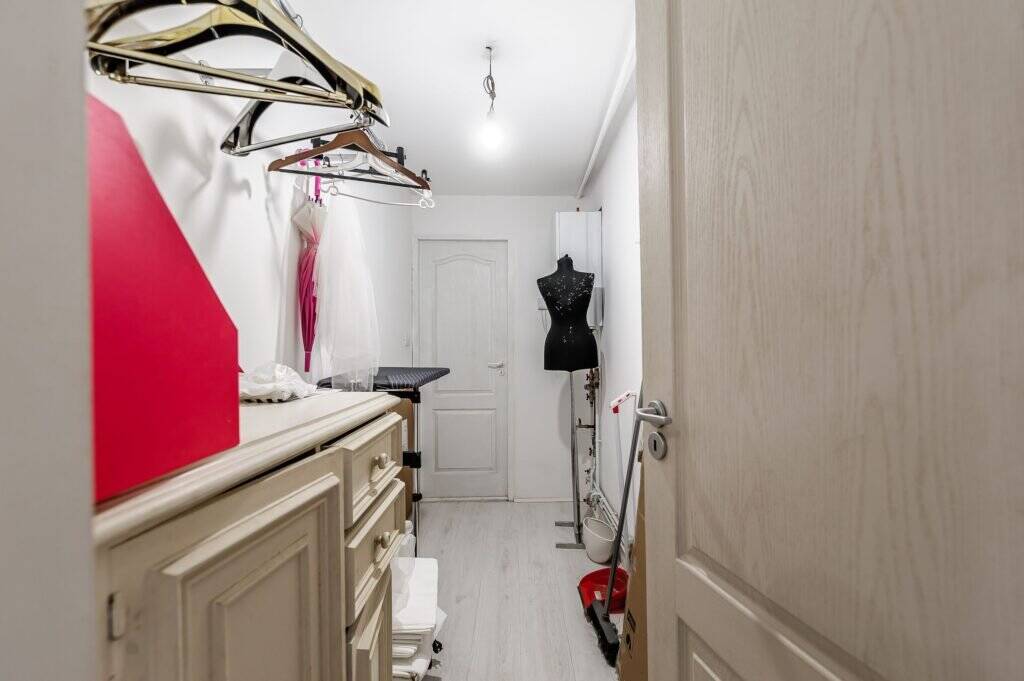 De vânzare Spațiu comercial cu accesibilitate, str. Bolintineanu, lângă Podgoria în zona Central 2 camere Arad 8